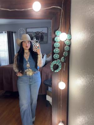 A post by @dalinagomez on TikTok caption: Today's ootd⚡️ #westernfashion #denimondenim #fyp #tx 