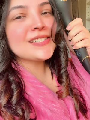 A post by @dessi_girll on TikTok caption: #haircurler #haircurls 