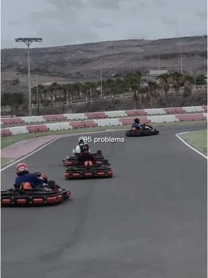 A post by @raulete1_34 on TikTok caption: @Scuderia SANMA RT 💯🏎️🔥#fyp #viral #karting #foryou #CapCut 