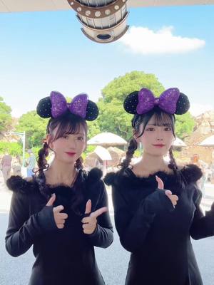 A post by @minase_oyaseka on TikTok caption: Dハロ激混みすぎた🥹 @はすみあやか #ハロウィンディズニー #ディズニー #ディズニーランド #ディズニーシー #dハロ #Dハロ #ディズニーコーデ #おすすめ 