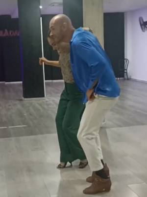 A post by @abel_ruiz_voiladance on TikTok caption: #SalsaLovers #PuertasAbiertas #ClasesGratis #BaileSocial #SalsaParty #RitmoLatino #SalsaEnLaPista #AmorPorLaSalsa #SorteoEspecial #SalsaTime #BailandoJuntos #SalsaEsVida #SalsaEnElCorazón #RumbaLatina #SalsaPassion #BailaConNosotros #BailarEsVivir #SalsaVibes #FiestaSalsera #VivaLaSalsa #salsa #bachata