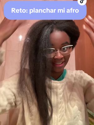 A post by @itslisamnb on TikTok caption: Por si algunas vez te preguntaste por qué las del pelo afro/rizado pasan de plancharselo 💁🏽‍♀️ #fyp #afrohair #colombia🇨🇴 #rd #mexico🇲🇽 #4chair 