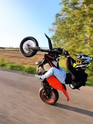 A post by @theo_beinsteiner on TikTok caption: L’été manque svp du soleil #bike #fyp #foryou #foryoupage #supermotard #bikelife 