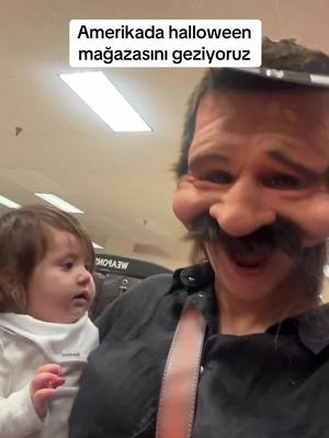 A post by @gizematakkk on TikTok caption: Amerikada #halloween mağazasını geziyoruz 