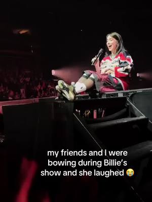 A post by @daylightpn on TikTok caption: We are so unserious but it was so funny @BILLIE EILISH #billieeilish #fyp #billieeilishedits #billieeilishconcert #foryou 