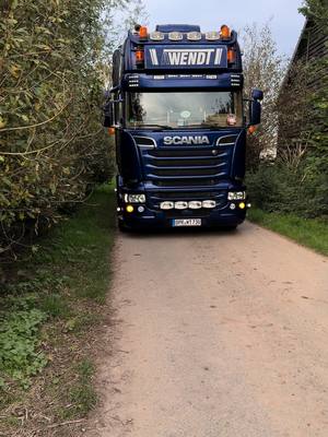 A post by @tommyets2 on TikTok caption: Momente an denen ich merke, alles richtig gemacht💯💙 #teamwendt💙 #foryou #tiktok #scania #scaniav8 #trucking #lkwfahrerausleidenschaft #viral #foryourpage #truckersoftiktok #glücklich 