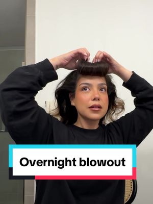 A post by @carolinaolivares_ on TikTok caption: Insert the “im in love and im obsessed” sound #overnightblowout #heatlesscurls #overnightcurls #creatorsearchinsights #fyp #hairtok 