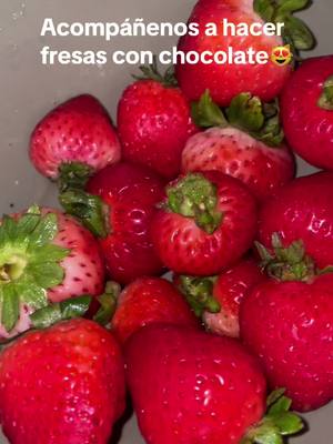 A post by @_ognancyy_ on TikTok caption: Las girls haciendo fresitas 🍓 🍫 @JG💋 #funnyvideo #paratiiiiiiiiiiiiiiiiiiiiiiiiiiiiiii #pyfツ #fresas #foryoupage 