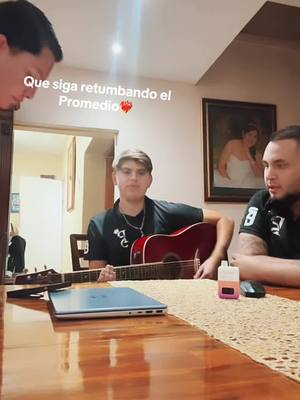 A post by @marcosoto43 on TikTok caption: Que me importan las noches de junio🌧️ Y puro Promedio 5❤️‍🔥 #norteño #natanaelcano #corridos #cover #regionalmexicano #sierreño #corridostumbados 