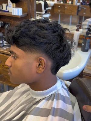 A post by @sunayalpay on TikTok caption: #skinfade #skinfade #barbershopconnect #haircuts #barbers #barbershop #londonbarbers #lowtaperfade #skinfades #barberstowntv #taperfadehaircut #barberlifestyle #haircutting #taperfade #london #haircut #germany 