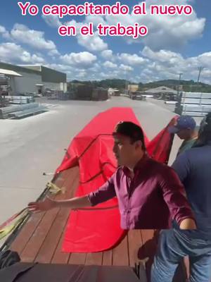 A post by @ on TikTok caption: 🤣 #risa #humortiktok #chiste #CapCut #truck #driver 