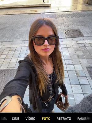 A post by @martasanchiis on TikTok caption: @Hawkers Crew 🕶️🕶️ #fyp #parati #Viral #outfit 