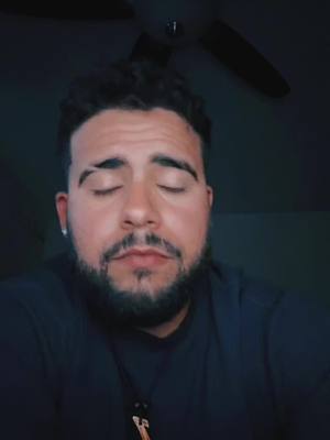 A post by @jenkarly10 on TikTok caption: “INDECISO” ..Espero que le gusten y me den su apoyo 🙏🙏 #musictok #conestanosfuimoslejos #jenkarly#latinmusic #musicurbana #latinostiktok #beat#bendecido #apoyo #indeciso #musicpop 