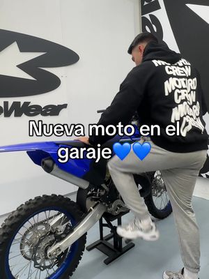 A post by @erickmotard on TikTok caption: ¿Qué sois más de 2t o 4t? 🤔🤔#yamahayz #yz125 #motos #motocross #yamaha #erickmotard 