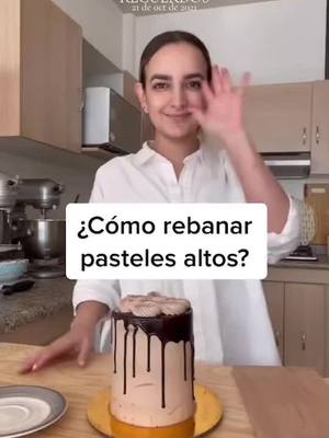 A post by @paola.espinozaa on TikTok caption: #Recuerdos y todavía sigue siendo super util ❤️ #comorebanarpasteles #pastelesaltos #rebanadasdepastel 