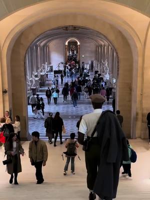 A post by @mofasaa1323 on TikTok caption: #louvremuseum #paris #french #fyp  #museedulouvre #SuperModel #modelbehavior #topmodel #art #fashion #blackmodel 🧑🏿‍🎨😎 #mofasaa1323 😉