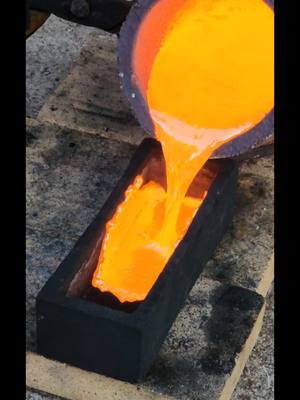 A post by @boxymetals on TikTok caption: Quenching 5 lb copper bar straight out of the mold #copper #Casting #ingot #asmr #Foundry #Forge #Leidenfrost #leidenfrosteffect 