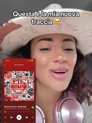 A post by @ariannatriassi1 on TikTok caption: Aiutatemi a crearci tik tok!🙏🏼🥺 @OneOdio Official  #oneodio #studiocpro 