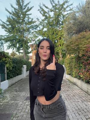 A post by @piccionesaraa on TikTok caption: 1 2 3 4…..