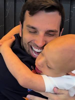 A post by @tiopaulobonavides on TikTok caption: PARTE 2- Agora me fala? Não é muito amor envolvido! Eles são muito espertos e sabem também que muitas vezes um chorinho ia ganhar o profissional 🫣🤭, mas quando os responsáveis confiam e sabem que é tudo para o bem o paciente SENTE, é alma com alma! Não tem como dar errado! #tiopaulo #sindromededown #tiopaulobonavides 
