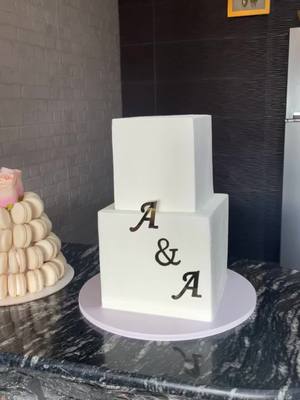 A post by @nana__gue on TikTok caption: #cakedecorating #weddingcake #cake #piece_montée #algerienne #engagement #خطوبةجزائرية🇩🇿🇩🇿💍 