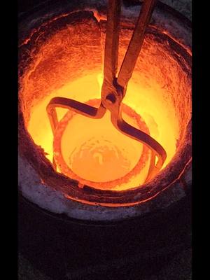 A post by @boxymetals on TikTok caption: Copper bar casting, 5lbs and 2lbs,  #copper #coppermelt #coppermetal #Leidenfrost #ASMR #ingot #foundry #forgedinfire #moulton #scrapyard #scrapmetal  