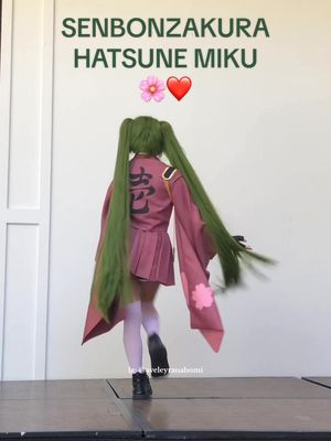 A post by @mikucita_aveleyra on TikTok caption: Crazy ft. Hatsune Miku by OliviaSoul 🌸✨ #fyp #hatsunemiku #senbonzakura #kpop #lesserafim #dance @LE SSERAFIM 