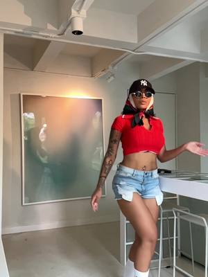 A post by @sandravarbu_ on TikTok caption: Rojo que te quiero rojo ❤️🇨🇴