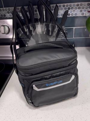 A post by @dorothy.content on TikTok caption: Meet your new go-to lunch companion! 👜 This small yet mighty insulated lunch bag has two spacious compartments that can fit everything you need. Whether you’re packing for a day at work or a cozy picnic, it keeps your food perfectly hot or cold for hours. Convenience, style, and versatility all in one! 