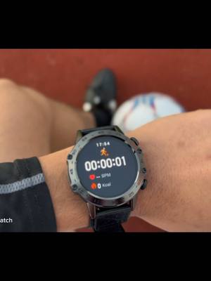 A post by @kanaxfc on TikTok caption: #megalithsmartwatch                     #fy #fußball #werbung 