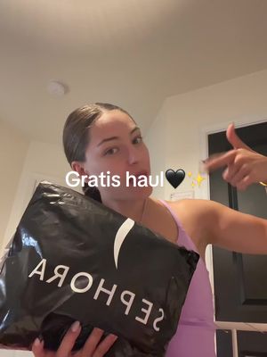 A post by @lianafromomegle on TikTok caption: Another gratis video teehee  #gratis #ultagratis #sephoragratis #haul 