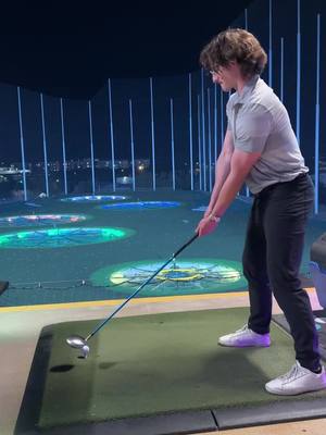 A post by @david_randall on TikTok caption: Long driver hitting at top golf #longdrive #golf #topgolf 