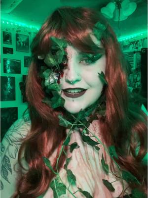 A post by @bewitched.nyx on TikTok caption: Not me using a 2022 transition trend 😗 #sfx#sfxmakeup#makeup#poisonivy#poisonivycosplay#lgbt#lgbtq#wlw 