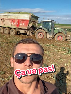 A post by @lucas_lck3 on TikTok caption: Mais ça va pas ou quoi #3 #agri #agriculture #agriculteur #agriculture #tracteur #pourtoi #tracteurs🚜 #agriculturelife #fyp #farmilife #pourtoii #farmtok #agrar #farmer #silage #farmlife #tractor 