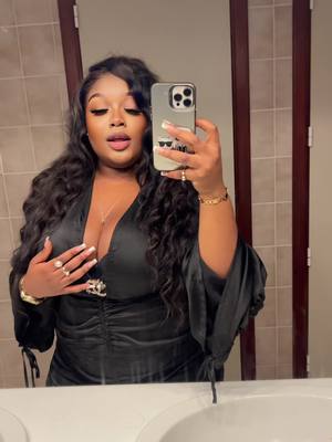 A post by @djennyelbarbara on TikTok caption: Cette parcelle n’es pas à vendre 🤭#viral_video #curvy #curvyfashion #🇨🇩🇧🇪🇦🇴🇨🇦🇧🇷🇨🇬🇨🇲🇨🇮🇫🇷 #warriors  @Fallynisation🦅original 001  @fallyipupa  @Djenny el Barbara #fypシ゚viral #foryourpage 