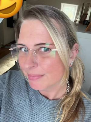 A post by @steffi.apfelmus on TikTok caption: Anzeige| Bin mega glücklich über die neue Brille 🥰 schaut gerne ob für euch auch was dabei ist. @Firmoo.de #firmoo #firmoodeutschland 