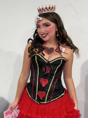 A post by @rominaycamilaa on TikTok caption: #fypシ #viraltiktok #parati #aliciaenelpaisdelasmaravillas #costumeideas #costume #tiktok @TikTok 