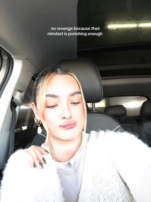 A post by @caamilaxm on TikTok