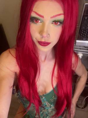 A post by @emilysharman_ on TikTok caption: Poison ivy baby 🍃 #halloweenmakeup #clownmakeup #halloweenathome #costume #fyp 