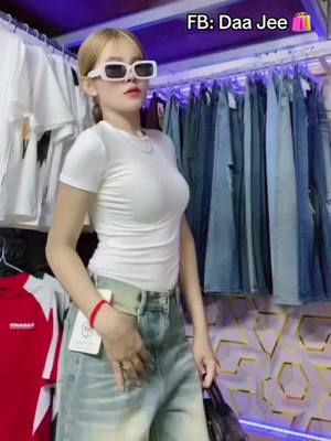 A post by @angelyfake on TikTok caption: អាវលើខ្លួនមានលក់ ហ្វីតរាងស្អាតម៉ង ខោក៏មានលក់ដែរបងៗ🛍️😍 FB：Daa Jee 