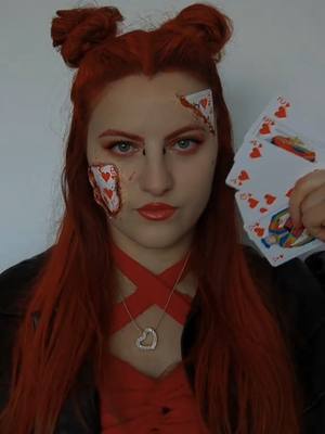 A post by @_15cyndelle on TikTok caption: qui veux-tu être ? 🃏❤️ #amiens #halloween2024 #diabetiquetype1 #etudiante #BeautyTok #halloweenmakeup #red #descendants 