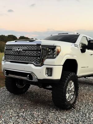 A post by @baileysmithh6 on TikTok caption: #fyp #gmc #denali #40s 