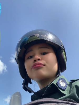 A post by @ on TikTok caption: នាងរឹងមាំពេកហើយ🙃មកដល់ចំនុចនេះហើយនាងនៅតែប្រឹងញញឹមបាន😊#កូនប៉ូលិសតូច👮 #កូនក្រមុំអ្នកចុងកាល់♥️🙏 