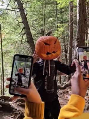 A post by @harland3r on TikTok caption: Headless Horseman closet cosplay wasn't on my 2024 bingo card but here we are #headlesshorseman #halloween2024 #ohioisntreal  📸 @Ødfel  w/ @Tinkeringpixie @oramge @feycrafts @Time_Flash 