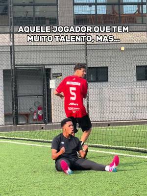 A post by @_pablett on TikTok caption: Lesão estraga o jogador 🤦🏽‍♂️ #futebol #fut 