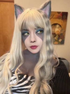 A post by @debyrosas on TikTok caption: My fave game is cat and mouse. It's furriciously fun ⭑.ᐟ ⋆🐾°  #halloween2024 #monsterhigh #meow #meowlody #halloweencostume #cosplay #purrsephone #cos #monsterhighcosplay #meowlodycosplay #kitty 