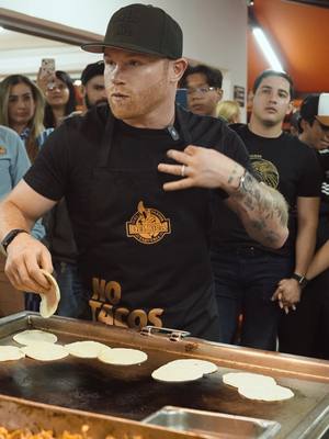 A post by @ricaalvarez01 on TikTok caption: La Gente Lo Que Quiere Son Tacos 😅 🌮 🌮 🔥 @canelo @elpastordelrica