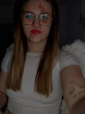 A post by @_15cyndelle on TikTok caption: happy halloween day #halloween2024 #etudiante #BeautyTok #diabetiquetype1 #amiens #halloweenmakeup 