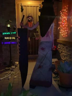 A post by @sl.ttywh.re on TikTok caption: PYRAMID HEAD #pyramidhead #pyramidheadcosplay #silenthill #fyp #halloweencostume 