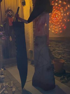 A post by @sl.ttywh.re on TikTok caption: HAPPY HALLOWEEN #pyramidhead #pyramidheadcosplay #silenthill #fyp #halloweencostume